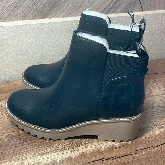 Dolce Vita Rielle Chelsea Wedge Boots black NWB size 7 - Picture 3 of 6